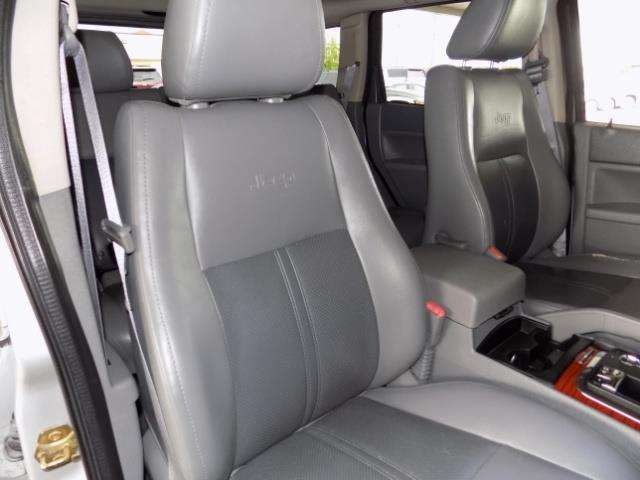 2006 Jeep Grand Cherokee Limited 4dr SUV 4WD w/ Front Side Airbags